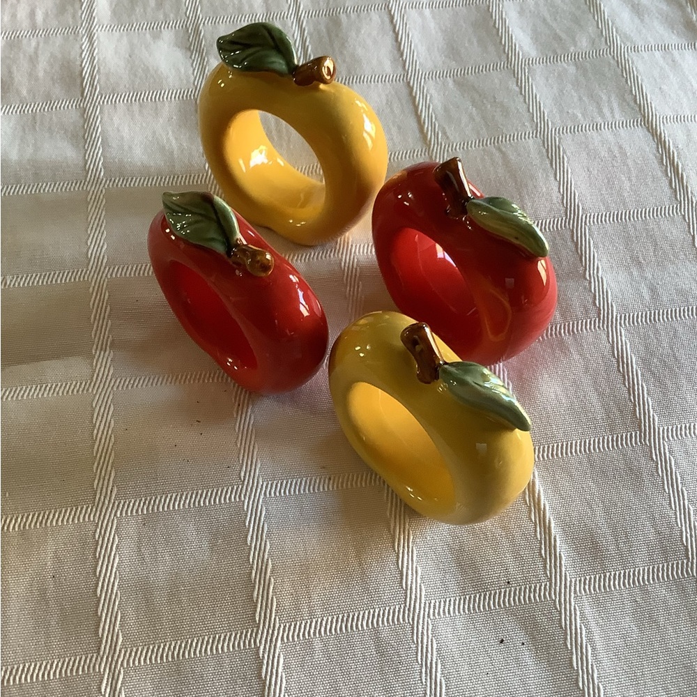 NWOT FOUR CERAMIC FRUIT NAPKIN HOLDERS